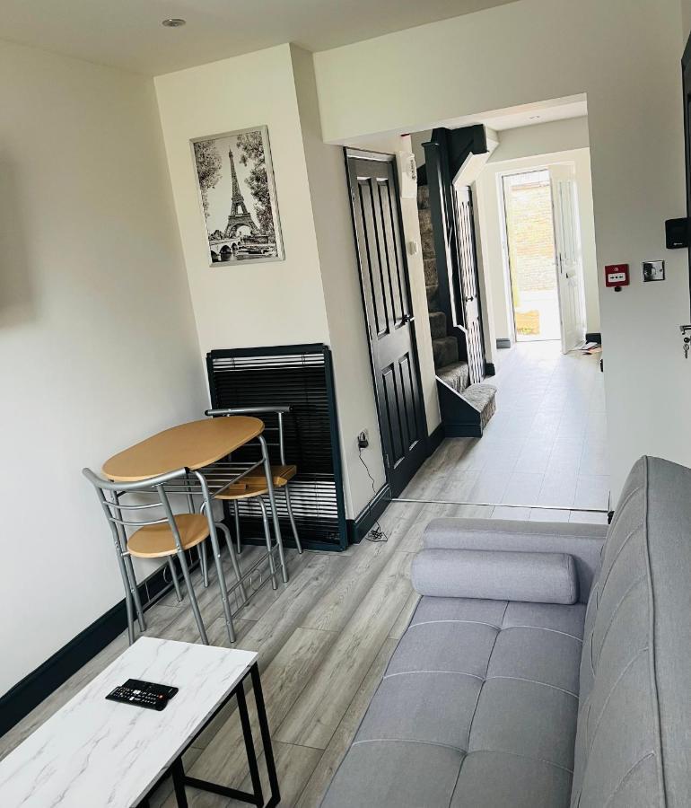 Green Lantern, Private En-Suite Double Bedroom Aveley Exterior photo